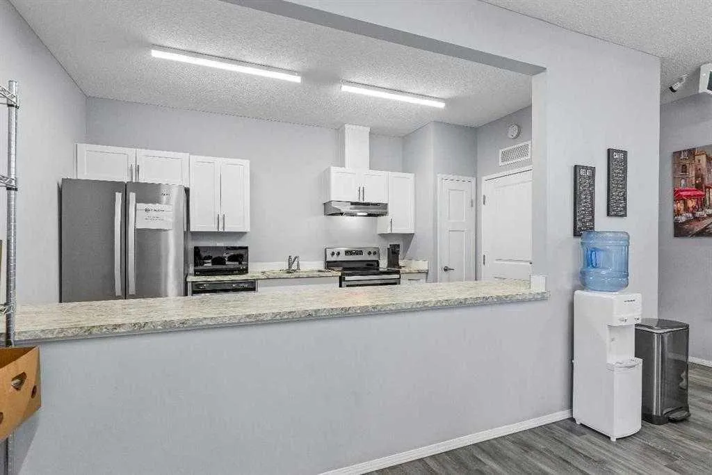 6220 17 Avenue SE Calgary AB T2A 4V5