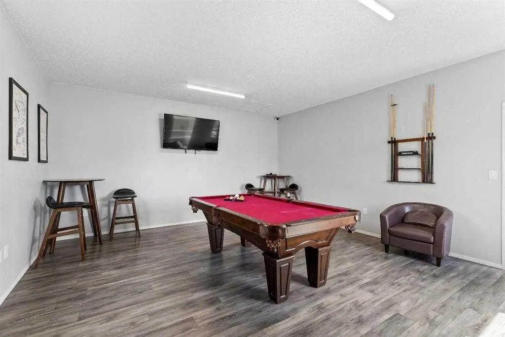 6220 17 Avenue SE Calgary AB T2A 4V5