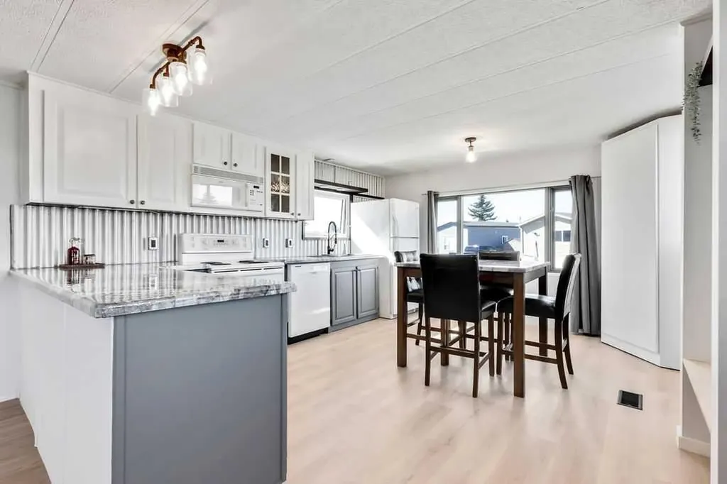 6220 17 Avenue SE Calgary AB T2A 4V5