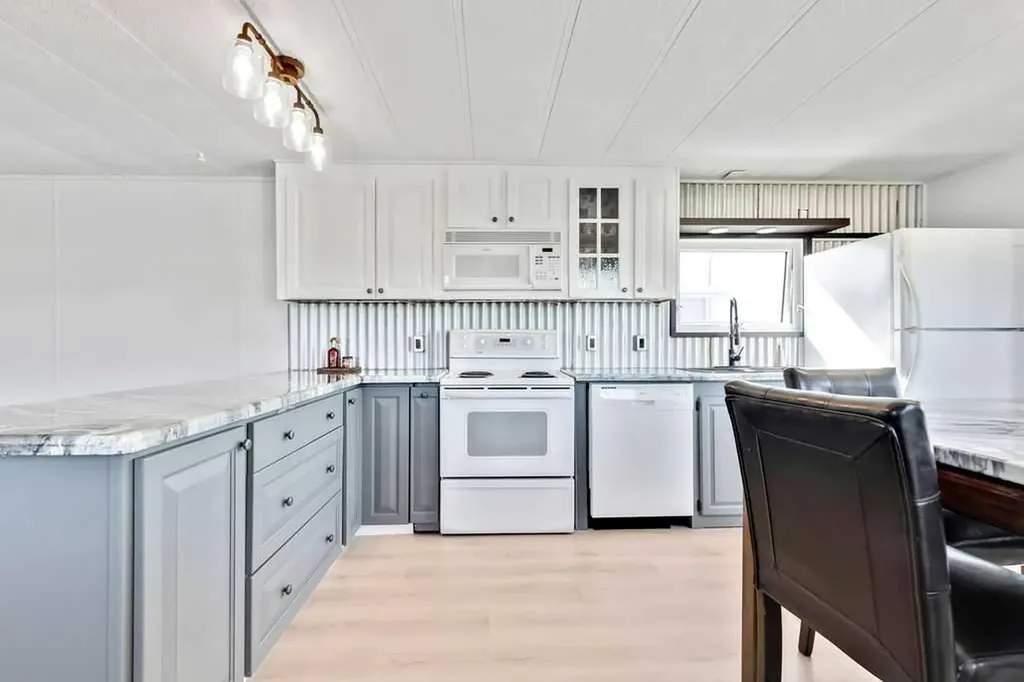6220 17 Avenue SE Calgary AB T2A 4V5