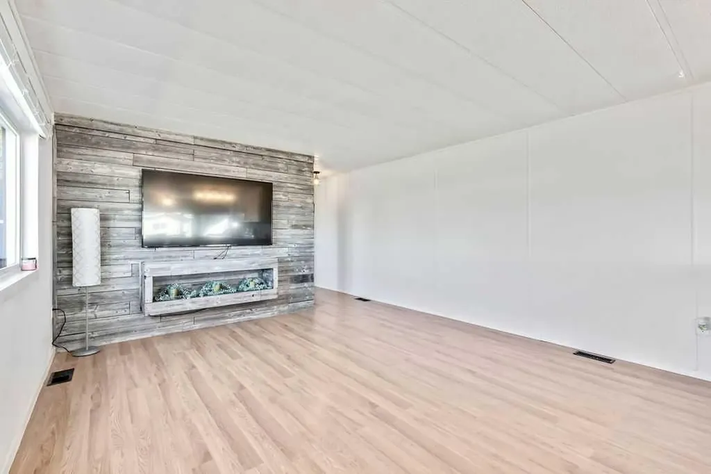 6220 17 Avenue SE Calgary AB T2A 4V5
