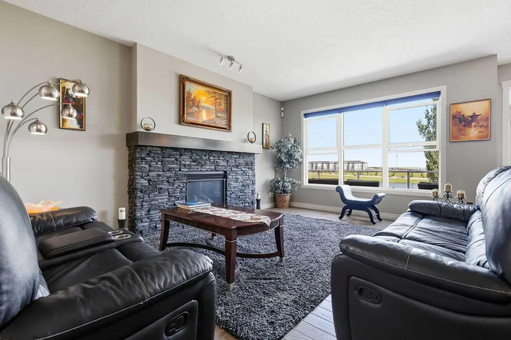 522 Sherwood Boulevard NW Calgary AB T3R 0Y6