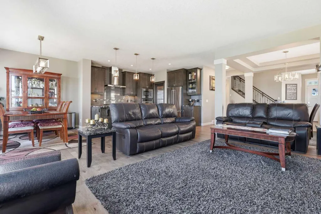 522 Sherwood Boulevard NW Calgary AB T3R 0Y6