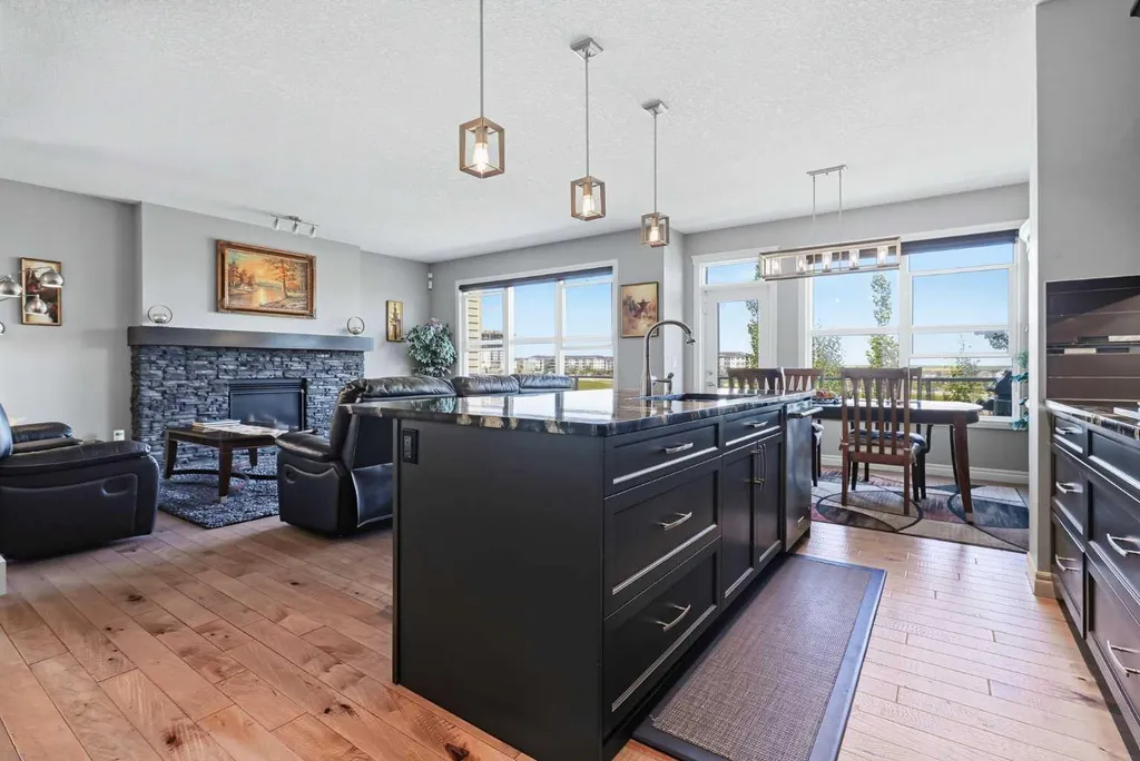 522 Sherwood Boulevard NW Calgary AB T3R 0Y6