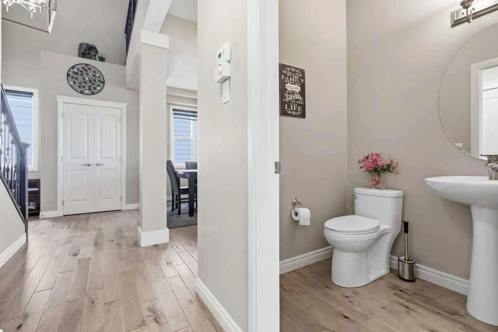 522 Sherwood Boulevard NW Calgary AB T3R 0Y6