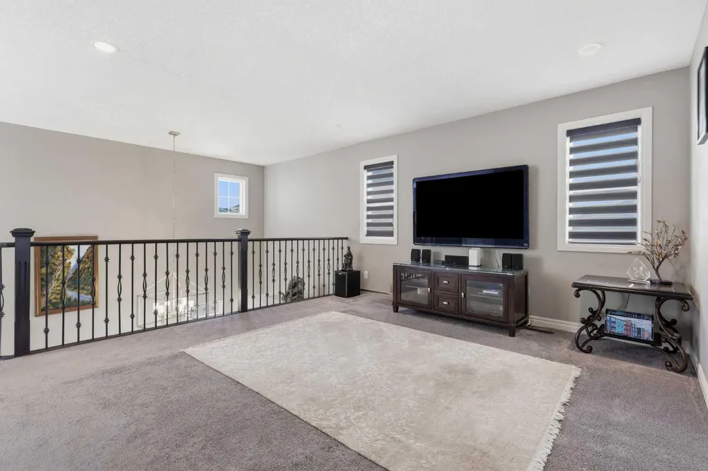522 Sherwood Boulevard NW Calgary AB T3R 0Y6