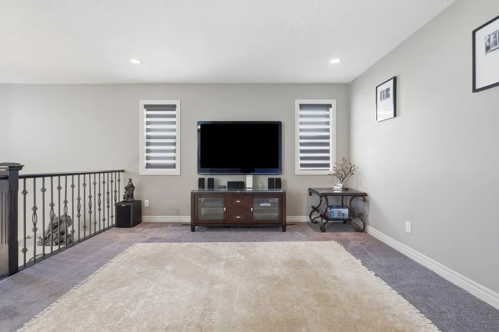 522 Sherwood Boulevard NW Calgary AB T3R 0Y6