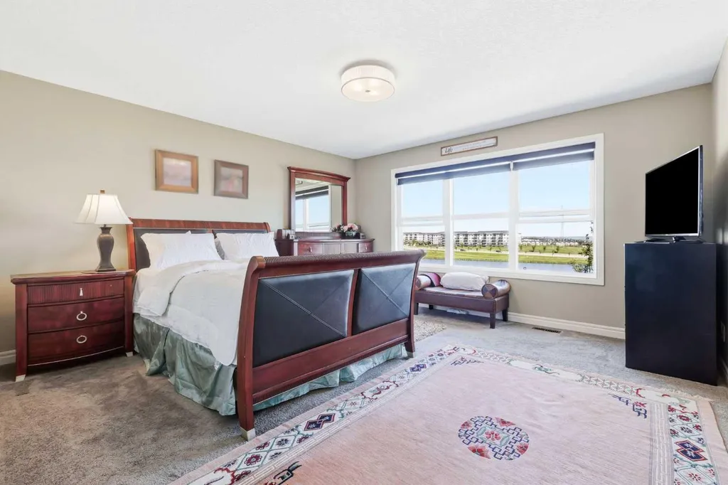 522 Sherwood Boulevard NW Calgary AB T3R 0Y6