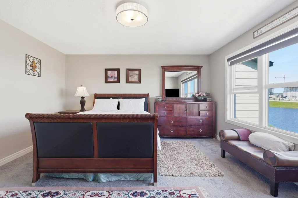 522 Sherwood Boulevard NW Calgary AB T3R 0Y6