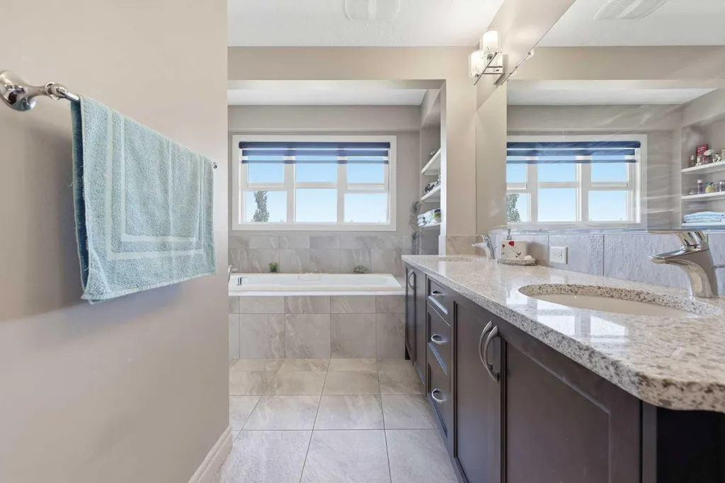 522 Sherwood Boulevard NW Calgary AB T3R 0Y6