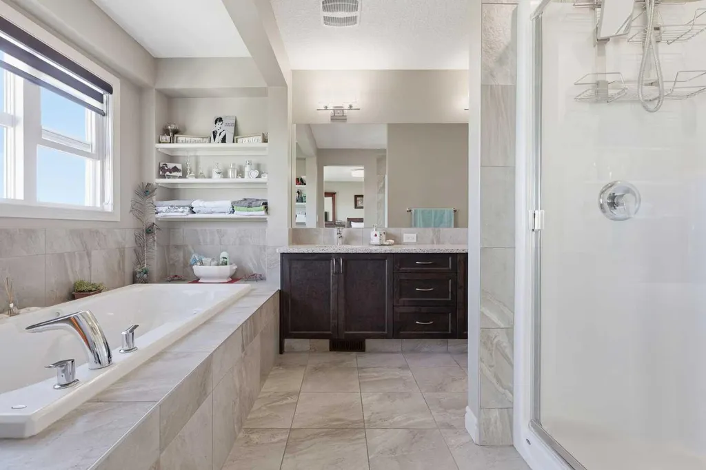 522 Sherwood Boulevard NW Calgary AB T3R 0Y6
