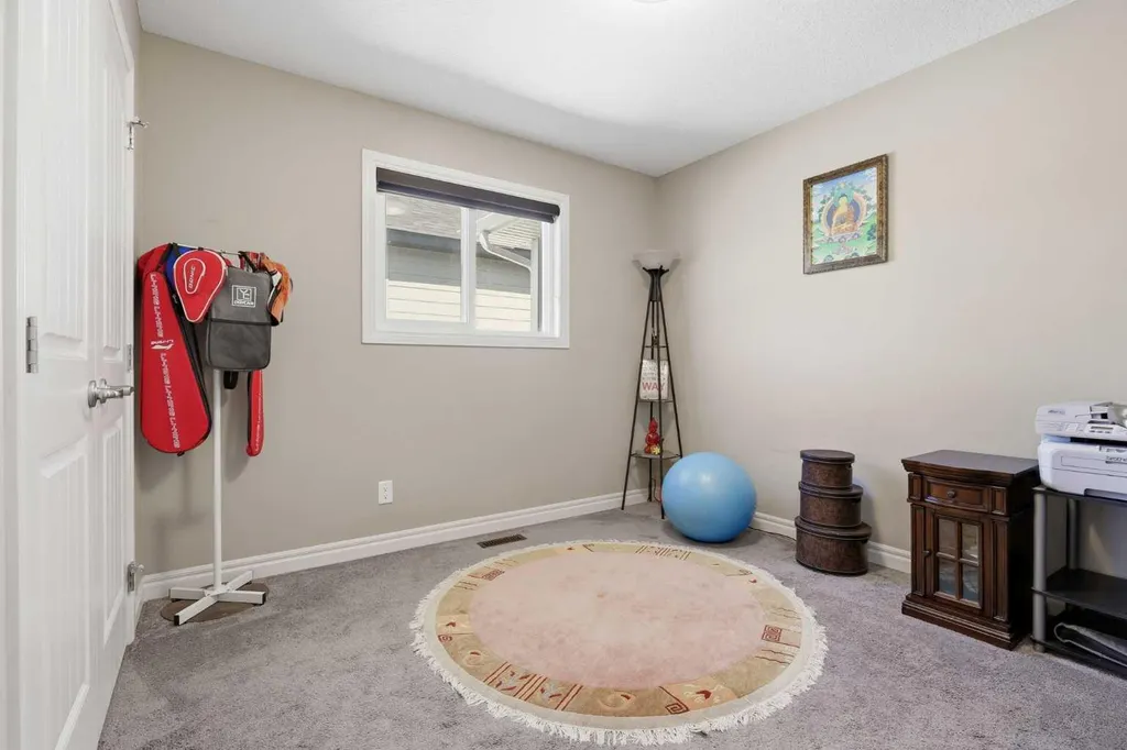 522 Sherwood Boulevard NW Calgary AB T3R 0Y6