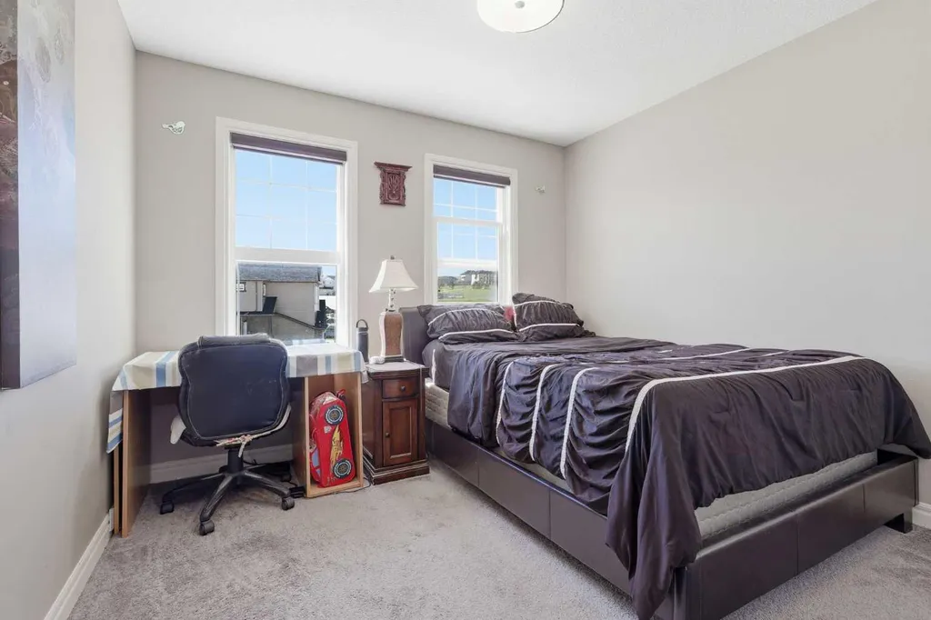 522 Sherwood Boulevard NW Calgary AB T3R 0Y6
