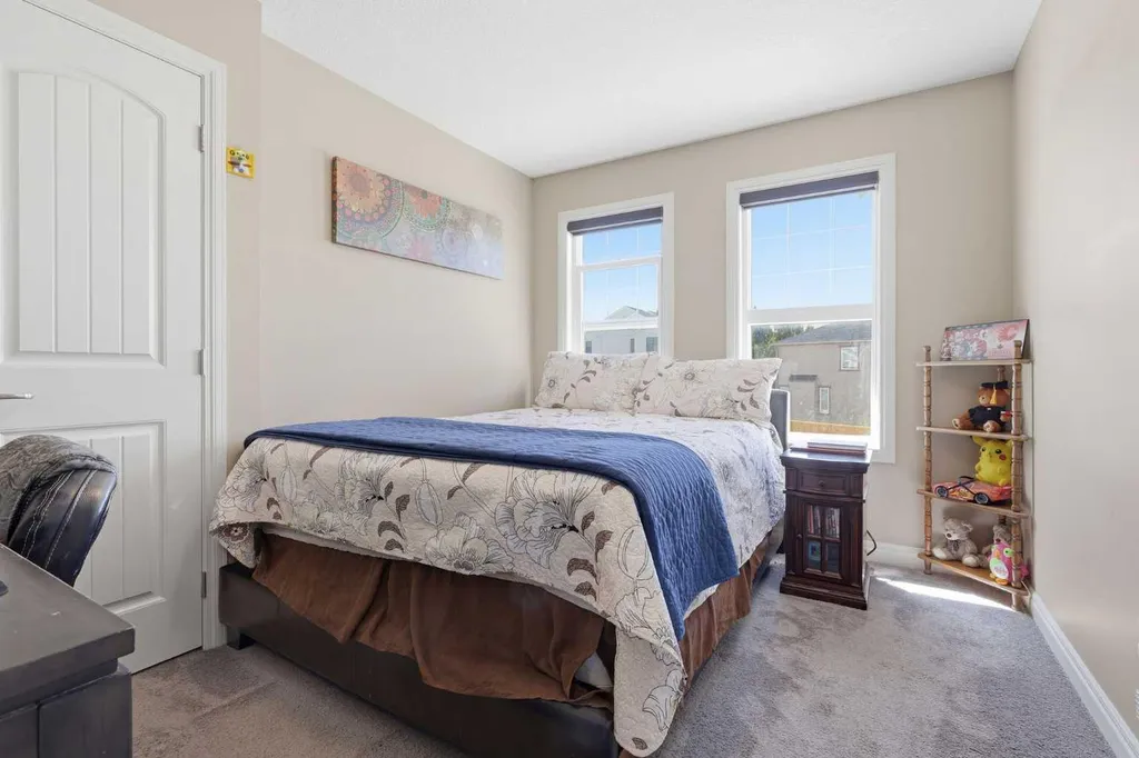 522 Sherwood Boulevard NW Calgary AB T3R 0Y6