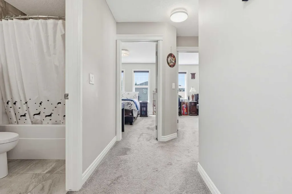 522 Sherwood Boulevard NW Calgary AB T3R 0Y6