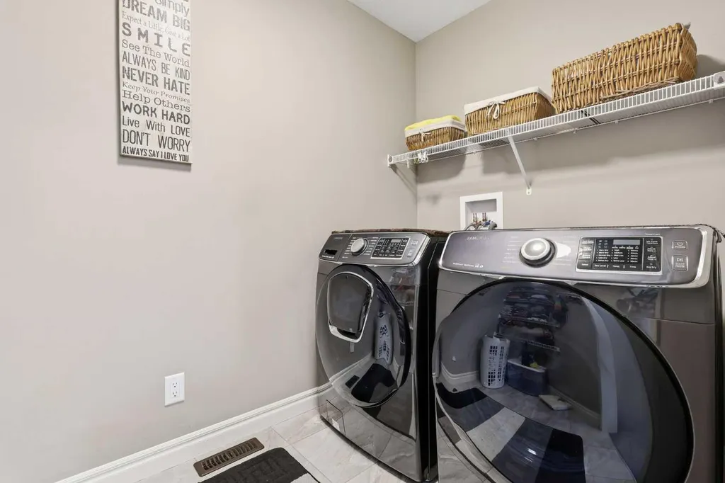 522 Sherwood Boulevard NW Calgary AB T3R 0Y6