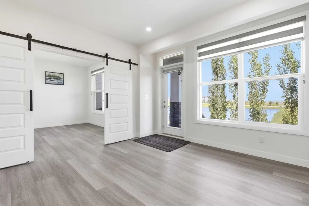 522 Sherwood Boulevard NW Calgary AB T3R 0Y6