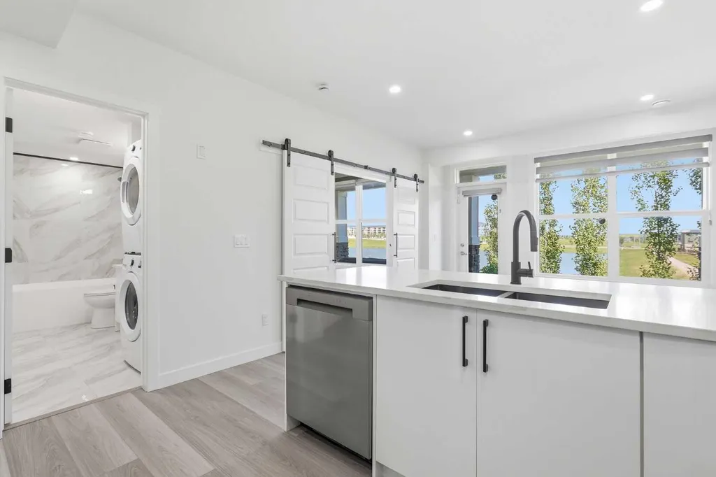 522 Sherwood Boulevard NW Calgary AB T3R 0Y6