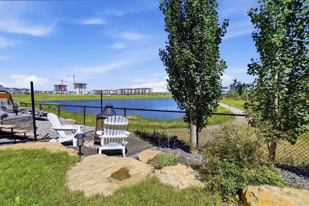 522 Sherwood Boulevard NW Calgary AB T3R 0Y6