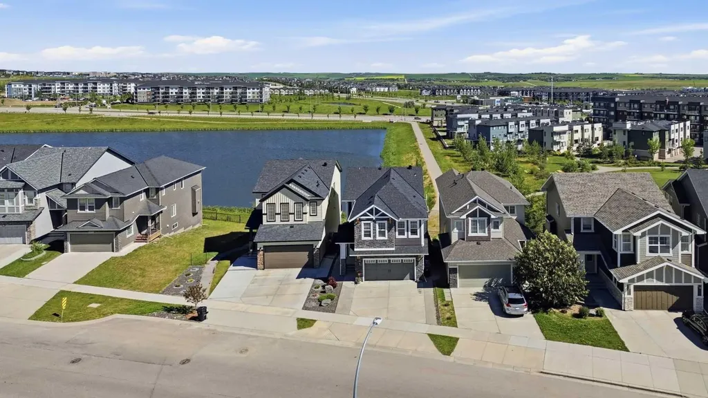 522 Sherwood Boulevard NW Calgary AB T3R 0Y6