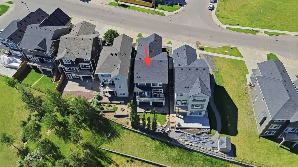 522 Sherwood Boulevard NW Calgary AB T3R 0Y6