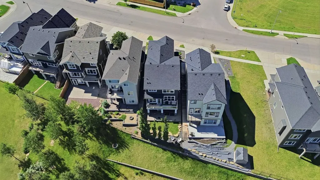522 Sherwood Boulevard NW Calgary AB T3R 0Y6