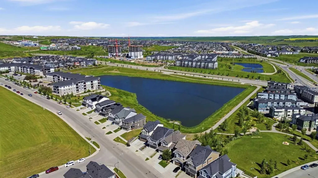 522 Sherwood Boulevard NW Calgary AB T3R 0Y6