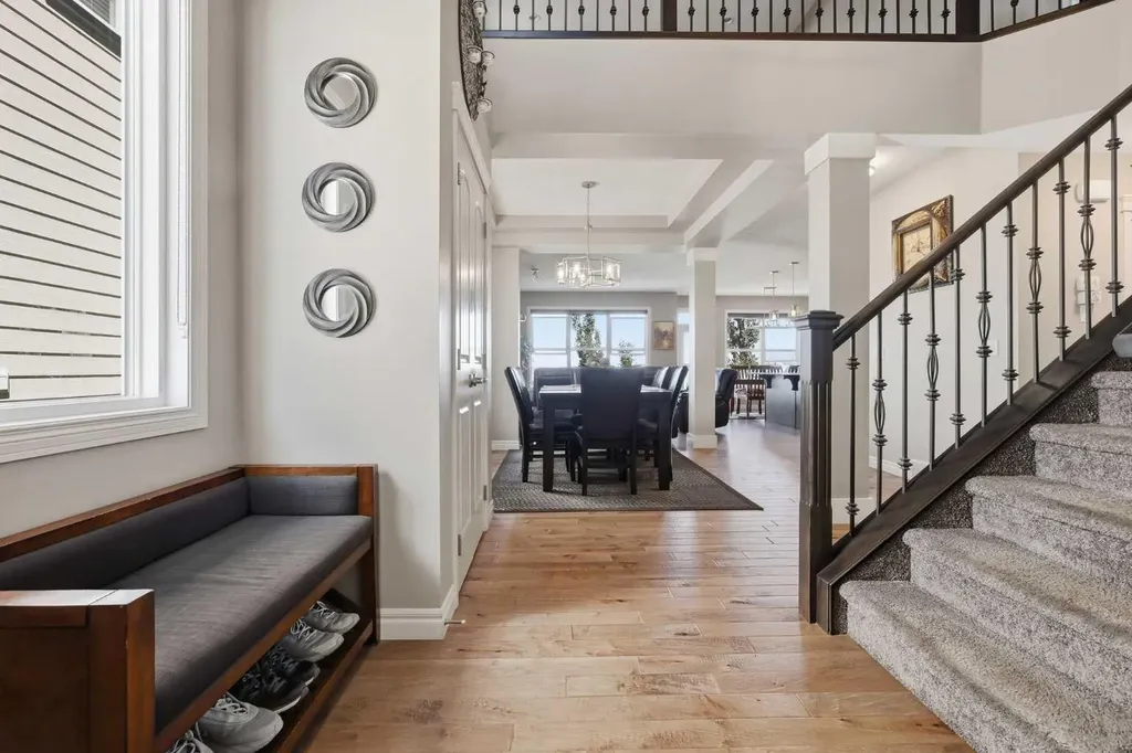 522 Sherwood Boulevard NW Calgary AB T3R 0Y6
