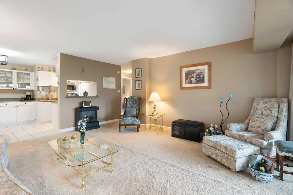 202 Braeglen Close SW Calgary AB T2W 2B1