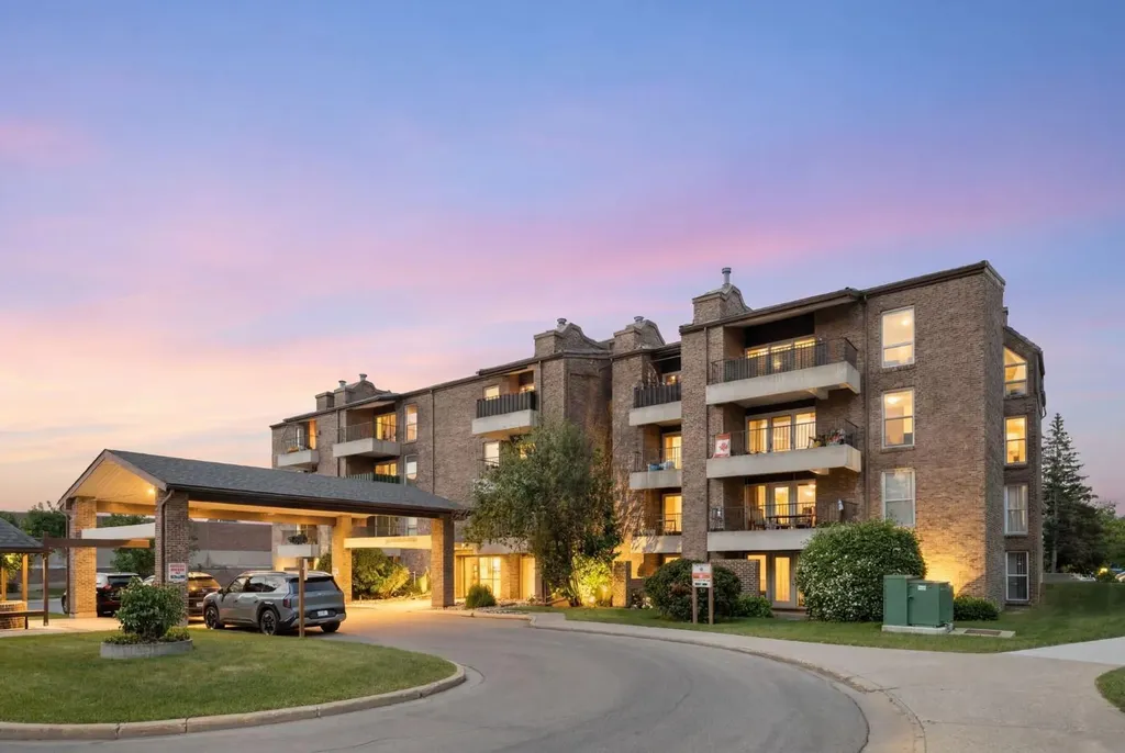 202 Braeglen Close SW Calgary AB T2W 2B1