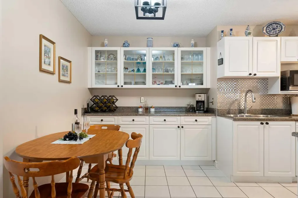 202 Braeglen Close SW Calgary AB T2W 2B1