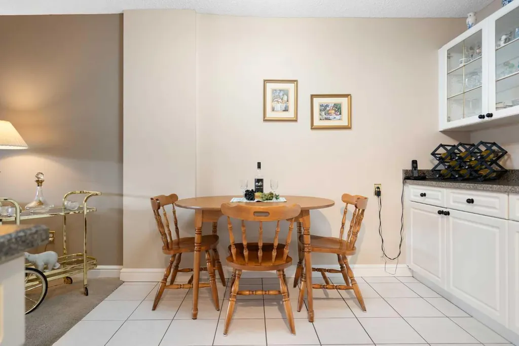 202 Braeglen Close SW Calgary AB T2W 2B1