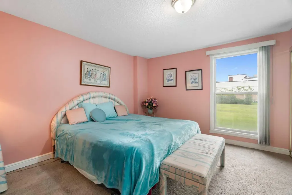 202 Braeglen Close SW Calgary AB T2W 2B1