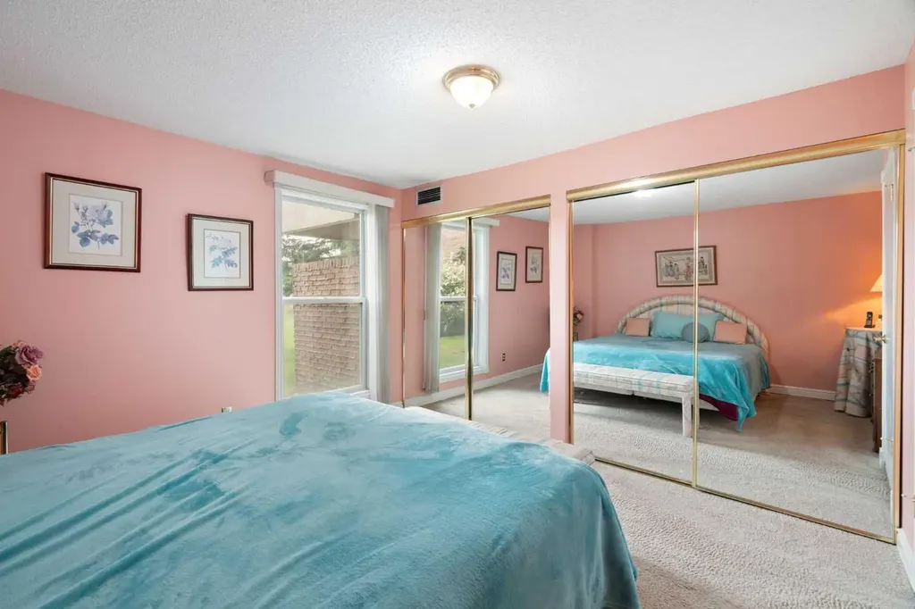 202 Braeglen Close SW Calgary AB T2W 2B1
