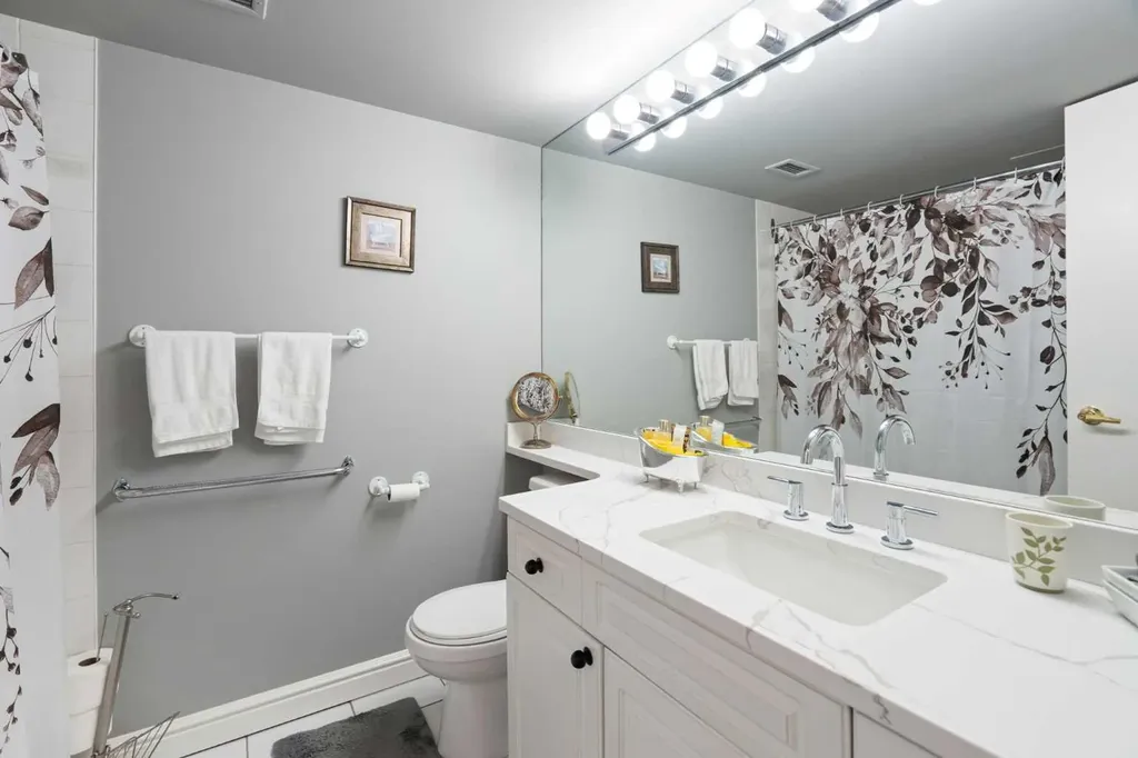 202 Braeglen Close SW Calgary AB T2W 2B1