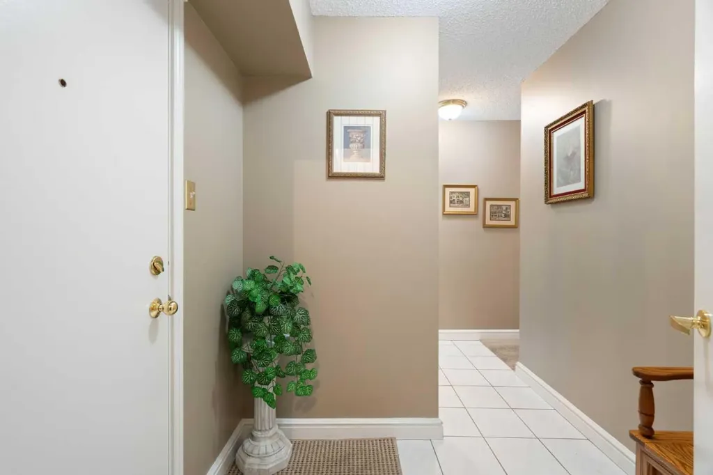 202 Braeglen Close SW Calgary AB T2W 2B1