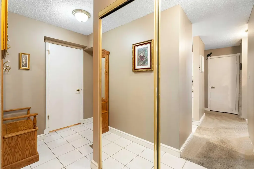 202 Braeglen Close SW Calgary AB T2W 2B1