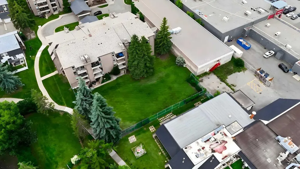 202 Braeglen Close SW Calgary AB T2W 2B1