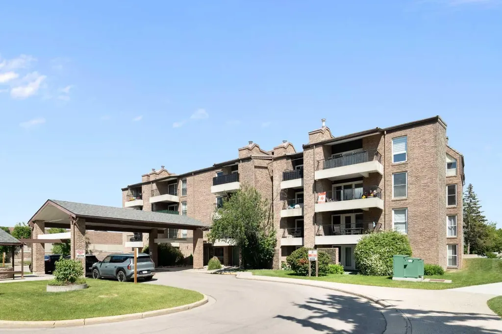 202 Braeglen Close SW Calgary AB T2W 2B1