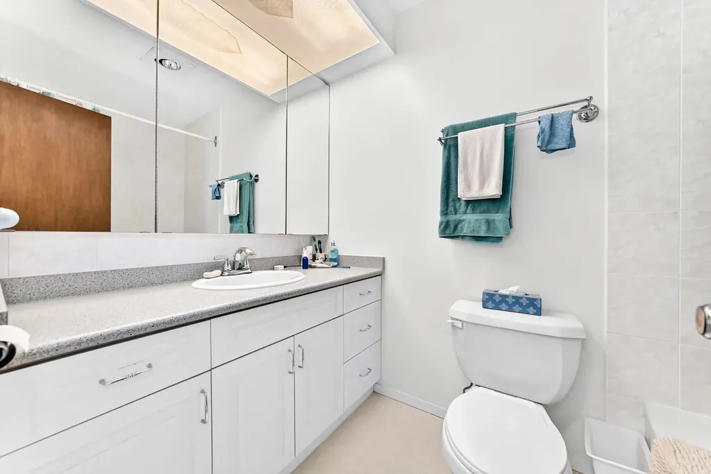 5804 Lodge Crescent SW Calgary AB T3E 5Y7