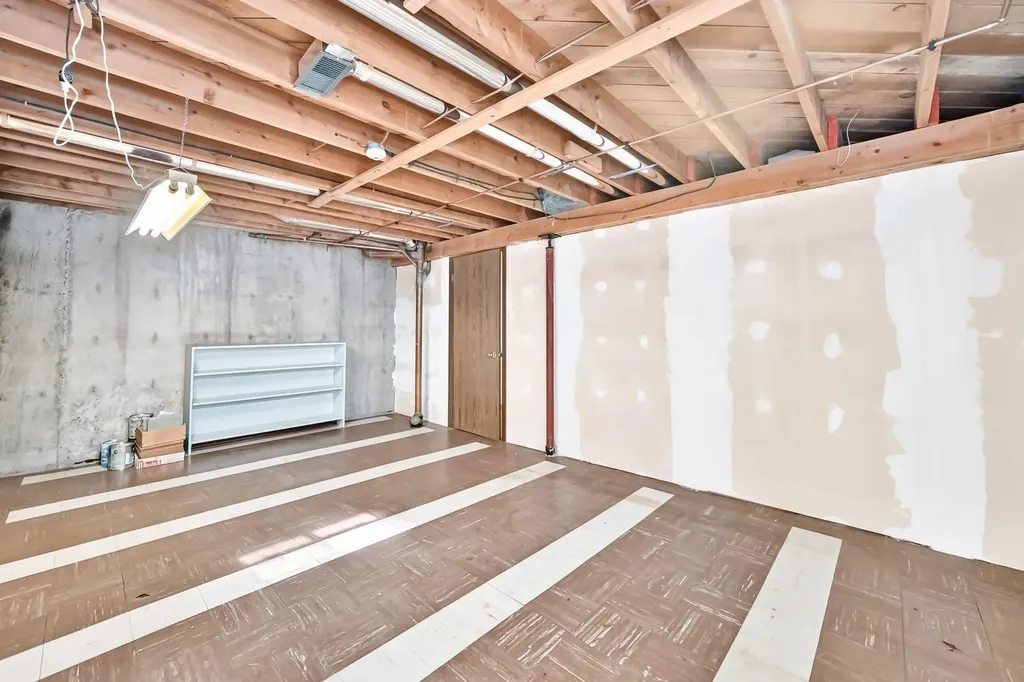 5804 Lodge Crescent SW Calgary AB T3E 5Y7