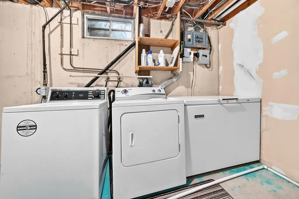 5804 Lodge Crescent SW Calgary AB T3E 5Y7