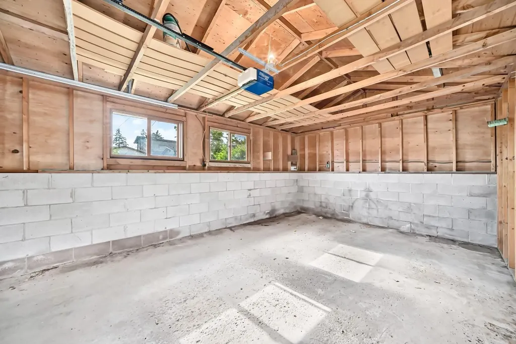 5804 Lodge Crescent SW Calgary AB T3E 5Y7
