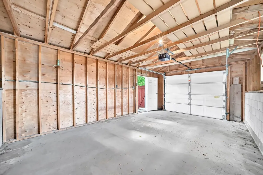 5804 Lodge Crescent SW Calgary AB T3E 5Y7