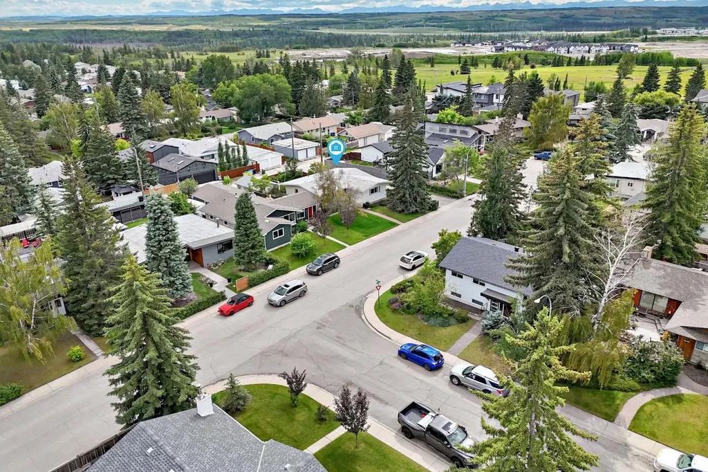 5804 Lodge Crescent SW Calgary AB T3E 5Y7