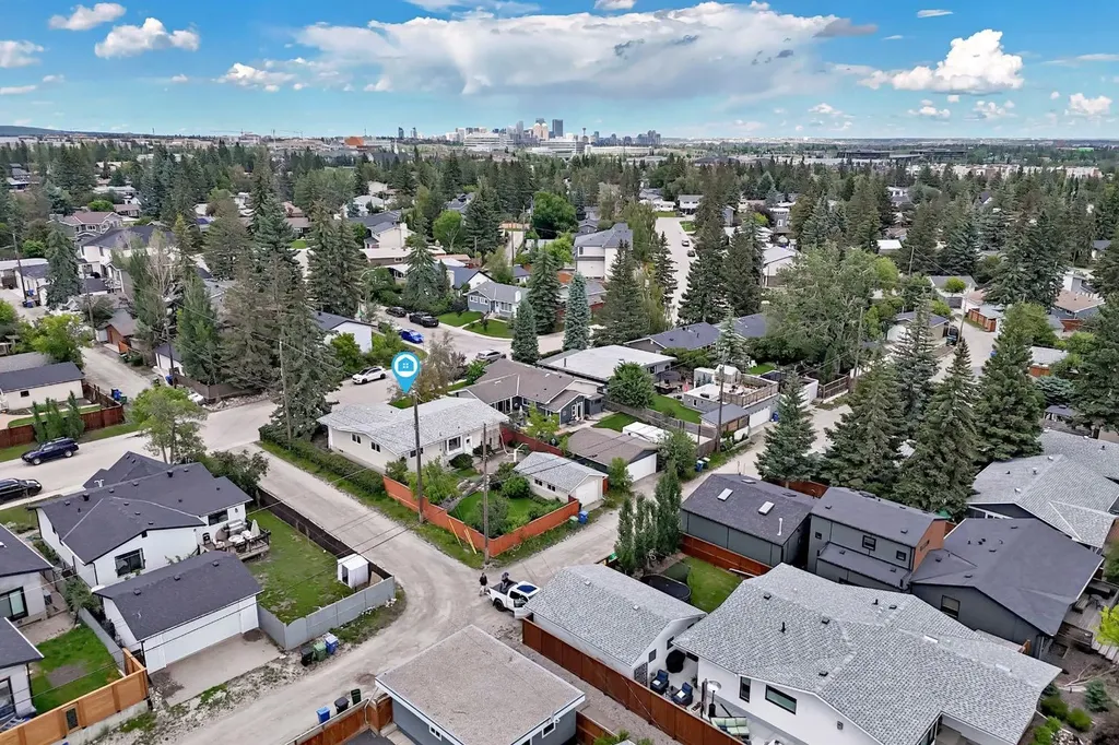5804 Lodge Crescent SW Calgary AB T3E 5Y7