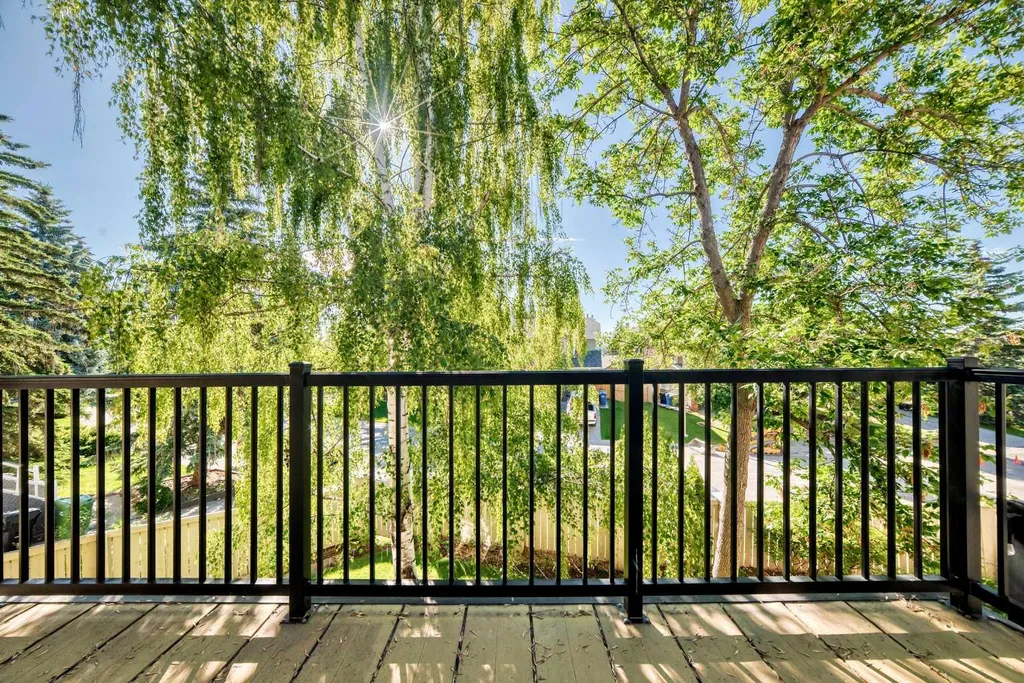 448 Strathcona Drive SW Calgary AB T3H 1M3