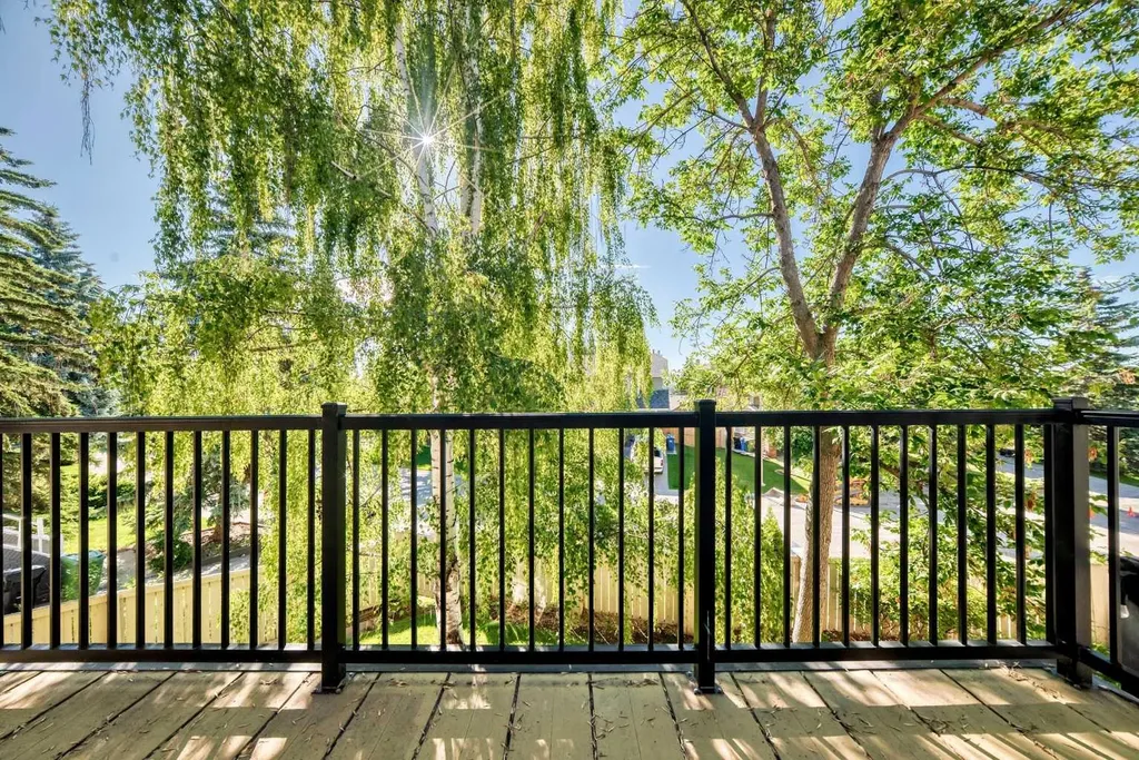 448 Strathcona Drive SW Calgary AB T5H 1M3