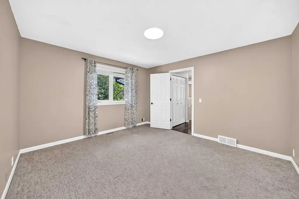 448 Strathcona Drive SW Calgary AB T3H 1M3