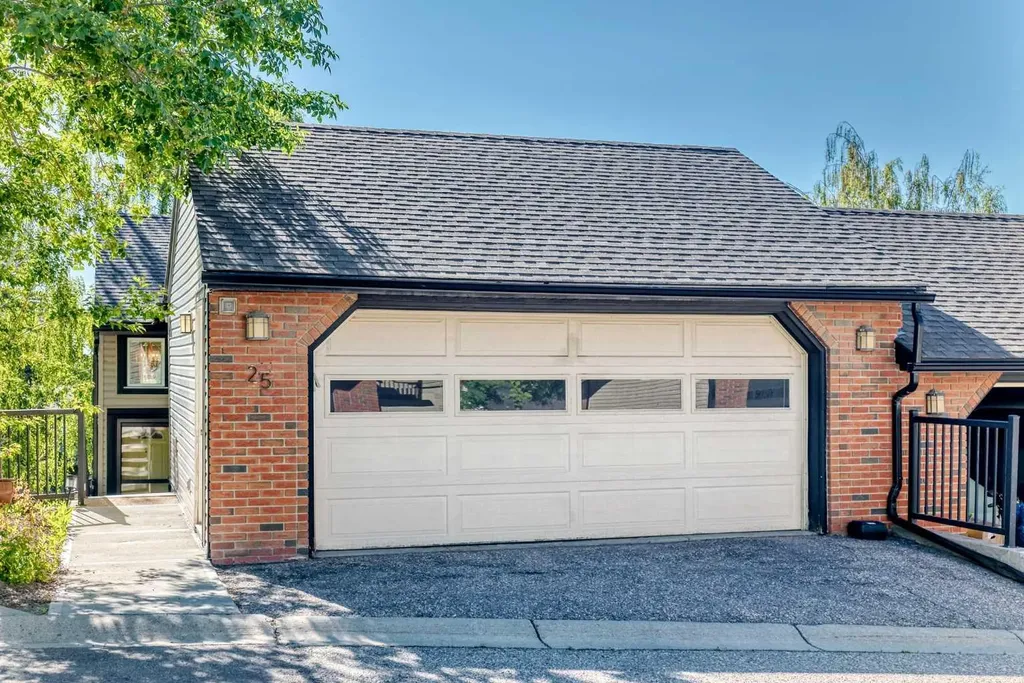 448 Strathcona Drive SW Calgary AB T5H 1M3